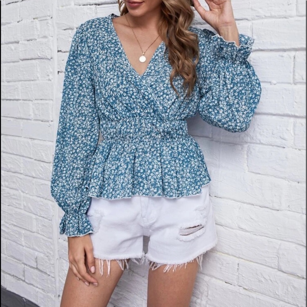 NWT STUNNING floral peplum top